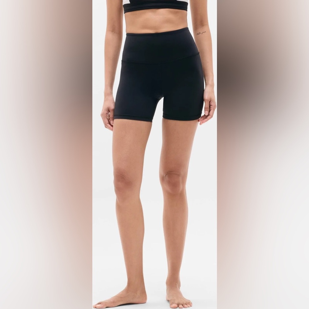 NWT Athleta Pacesetter Ultra High Rise 4" Women’s Shorts - Black